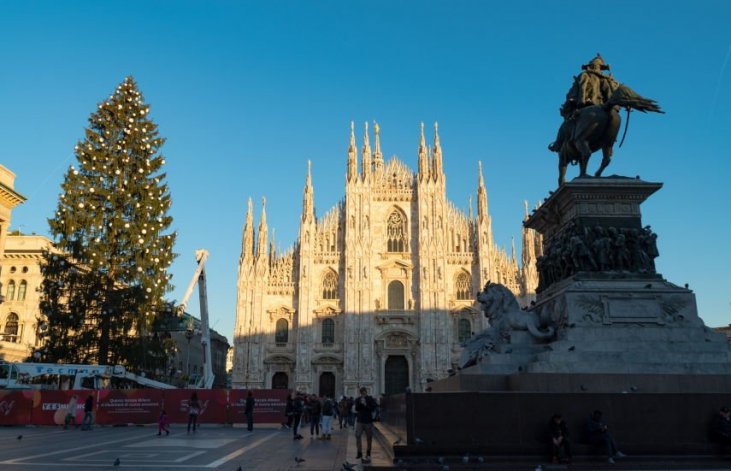 Immagini Di Milano A Natale.Albero Di Natale In Piazza Duomo A Milano Cerimonia D Accensione