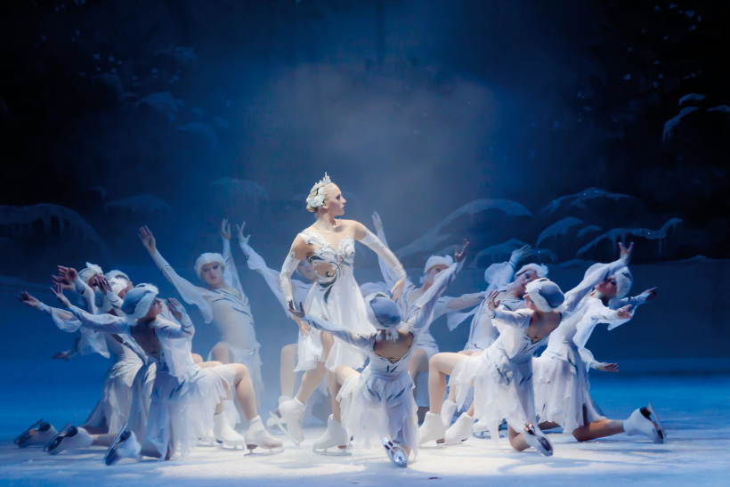 Al Teatro Arcimboldi “Il Lago dei Cigni on Ice”, versione su ghiaccio del balletto classico su musiche di Tchaikovsky.
