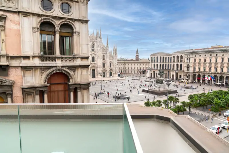 Vista di Piazza Duomo da Palazzo Giureconsulti a Milano, sede di Lugana Armonie Senza Tempo