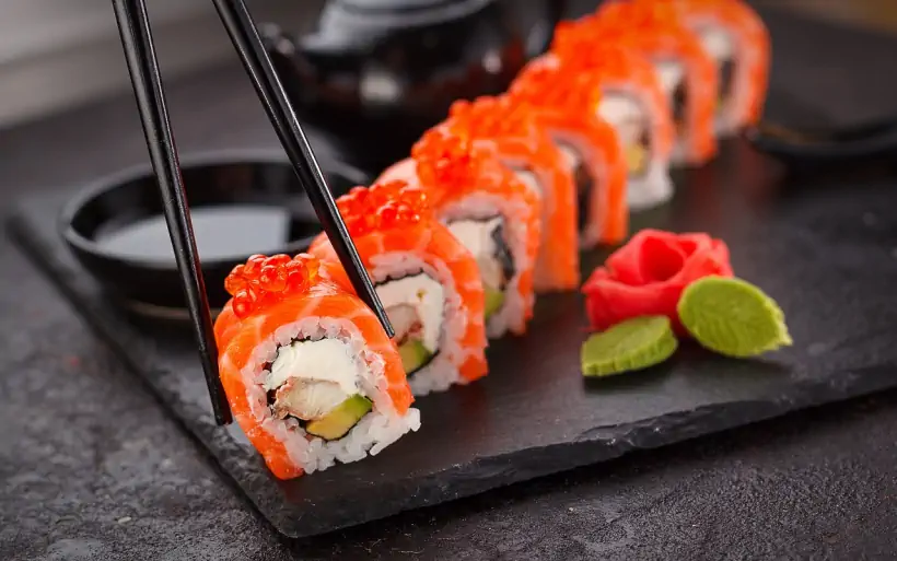 Sushi a Milano: aperitivo con degustazione e DJ set in loft al Play Club