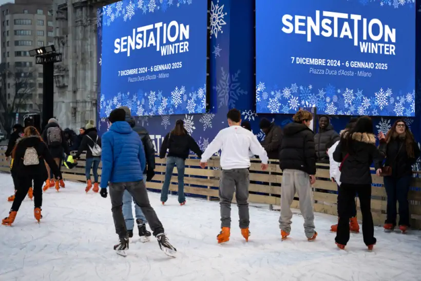 Pista di pattinaggio sul ghiaccio a Milano. Locandina Plenitude Senstation Winter 2024