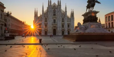 Duomo di Milano e monumento in Piazza Duomo